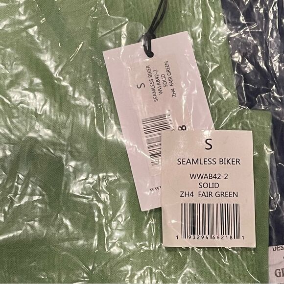 NWT WeWoreWhat Seamless Biker Shorts in Solid Fair Green Size Small - Picture 3 of 14
